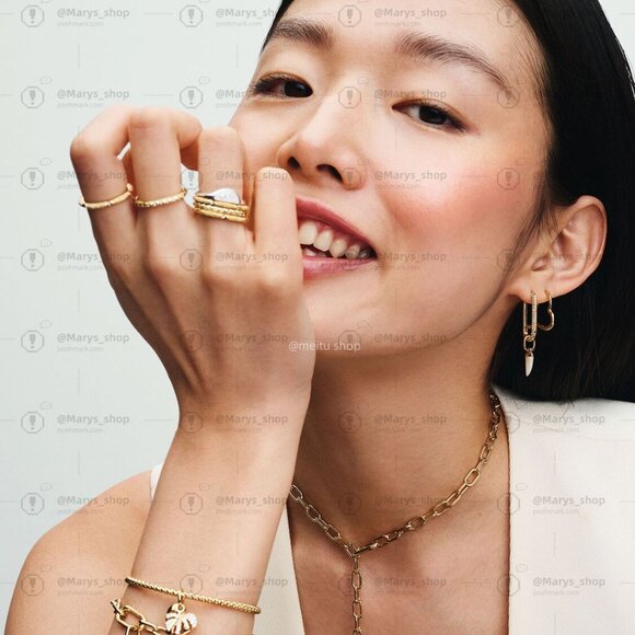 Pandora Sparkling Monstera Leaf Dangle Charm - Picture 7 of 7